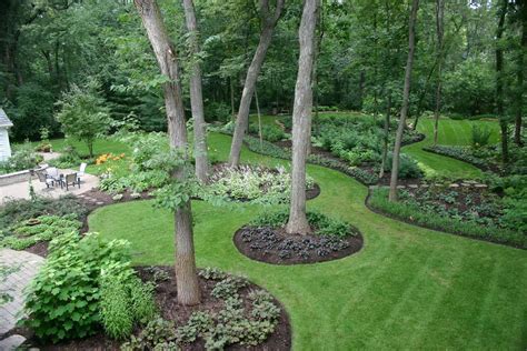 Astonishing Lanscape Design Ideas for Large Backyard Furnished with Neat Green Grass a… | Large ...