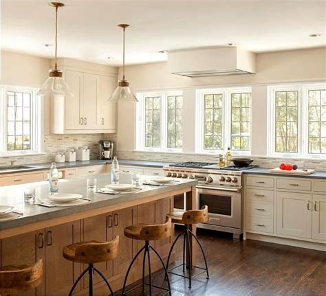 10 Stylish Kitchens With Limestone Countertops