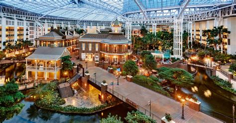 SmarterTravel Spotlight: Gaylord Opryland Resort and SoundWaves Water Park, Nashville, Tennessee