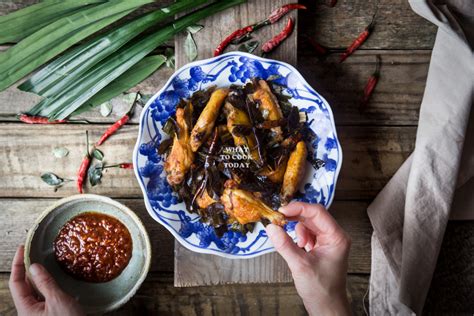 Ayam Tangkap Aceh (Indonesian Fried Chicken with Spices and Herbs) - What To Cook Today