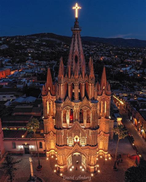 Espero les guste esta foto aérea de la parroquia de San Miguel arcángel en San Miguel de Allende ...