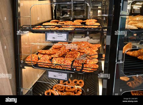 Lidl Bakery pizzas – Gwynedd, Wales, UK – 08 May 2024 Stock Photo - Alamy