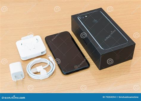 New Apple IPhone 7 Unboxing Editorial Stock Image - Image of insert, roaming: 79204594