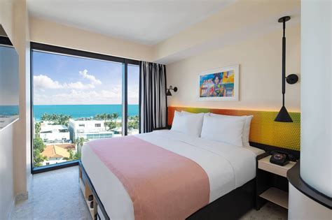 Hotel Rooms in Miami Beach FL | Moxy Miami South Beach