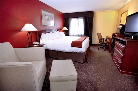 HOLIDAY INN EXPRESS JAMESTOWN, AN IHG HOTEL - Updated 2024 Prices ...