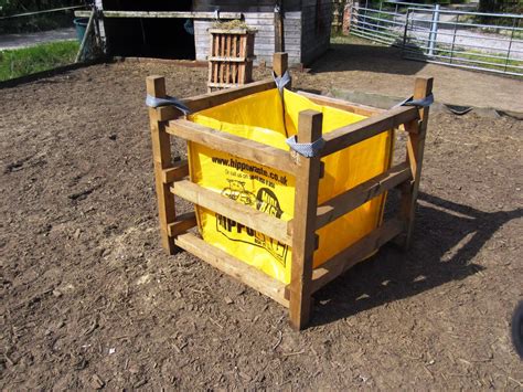 Horsemanship UK: Cheap DIY Hay Feeder