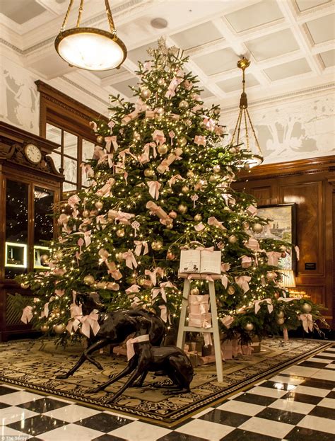 Top hotels around the world and their extravagant Christmas decorations ...