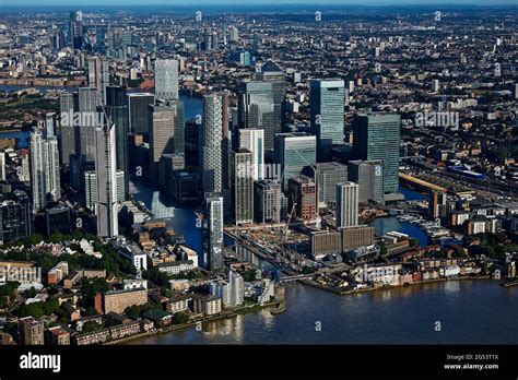 London canary wharf aerial hi-res stock photography and images - Alamy