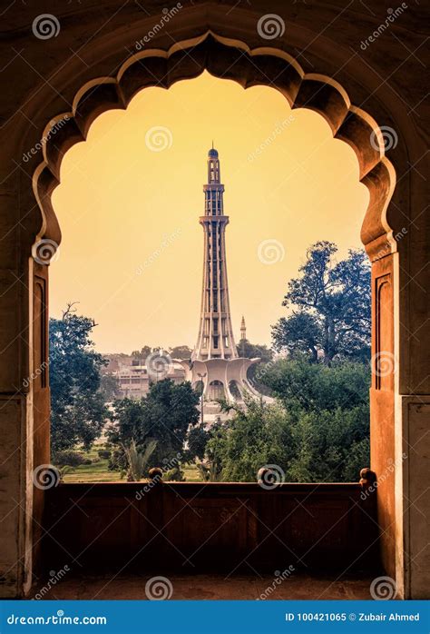 Minar E Pakistan from Badshahi Mosque Corridor Stock Image - Image of badshahi, city: 100421065