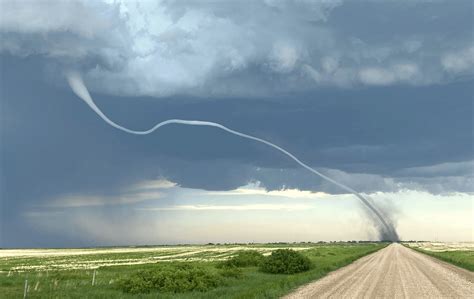 Rope tornado in Canada : r/pics