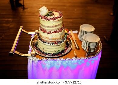 1,870 imágenes de Cake trolley - Imágenes, fotos y vectores de stock | Shutterstock