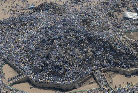 Sea of two million pilgrims ascend Mount Arafat in Saudi Arabia | Daily ...