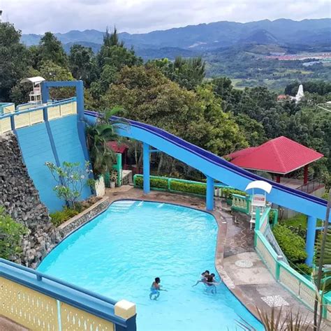 Private Pool In Antipolo Rizal / The house for rent is on block.