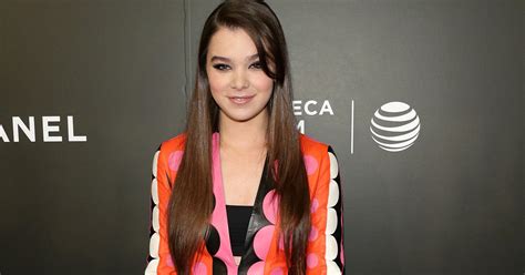 Hailee Steinfeld joining cast of "Pitch Perfect 2" - CBS News