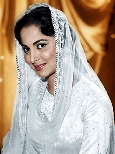 Just 30 Vintage Photos Of Waheeda Rehman That Are An Ode To Her Timeless Beauty