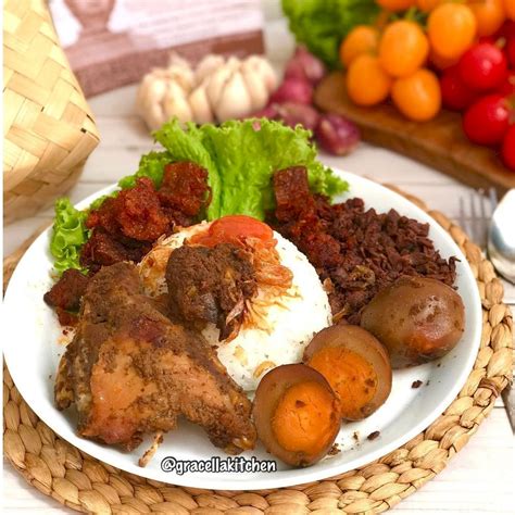 Inilah 5 Perbedaan Antara gudeg Basah dan Gudeg Kering