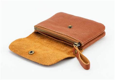 Zakkr Handmade Leather Slim Wallet | Gadgetsin