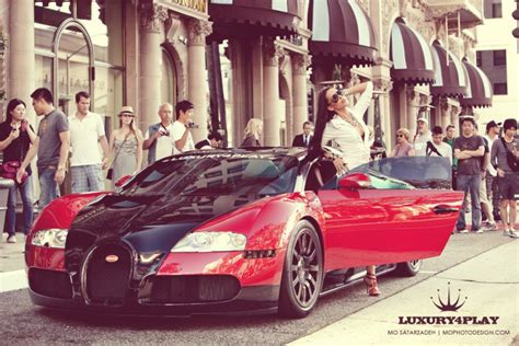 Cars & Girls: Bugatti Veyron Flanked by Model - GTspirit