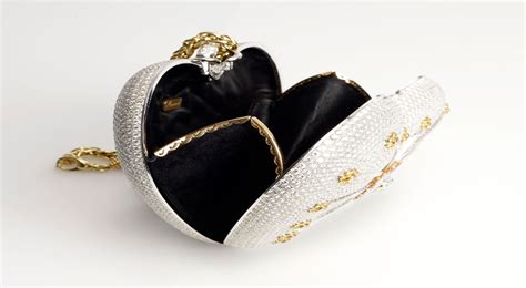 World's most expensive handbag: The Mouawad 1001 Nights Diamond Purse ...