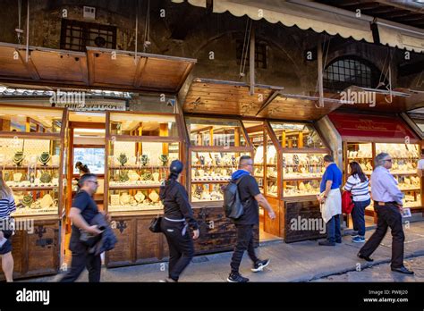 Jewellery stores and goldsmith shops on the Ponte Vecchio famous bridge ...