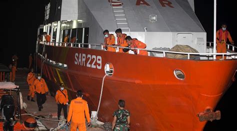 Search for missing Indonesian submarine enters second day as neighbours offer help | World News ...