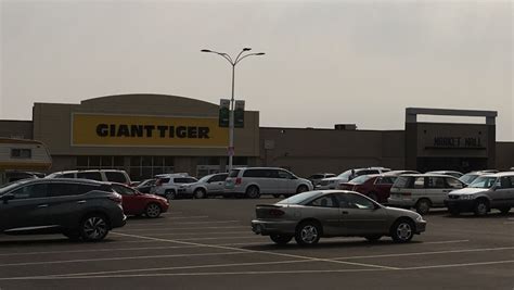 Giant Tiger - 810 Circle Dr E, Saskatoon, SK S7K 3T8, Canada