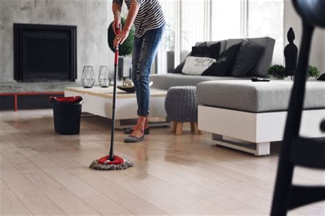 Understanding the Different Types of Floor Scrubber Squeegee Blades - COMARC