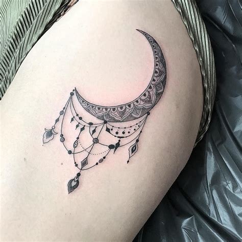 An ornate crescent moon on Rani, thanks for the funny times👌 # ...