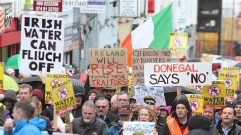 Water charges: Almost 100 protests across Republic of Ireland - BBC News