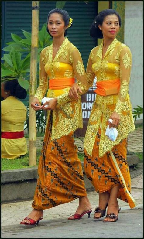 Pin by Linda Gemser on Indonesië | Traditional dresses, Traditional ...