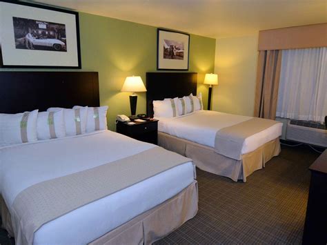 Pet-Friendly Fort Myers Hotel | Holiday Inn Fort Myers - Downtown Area