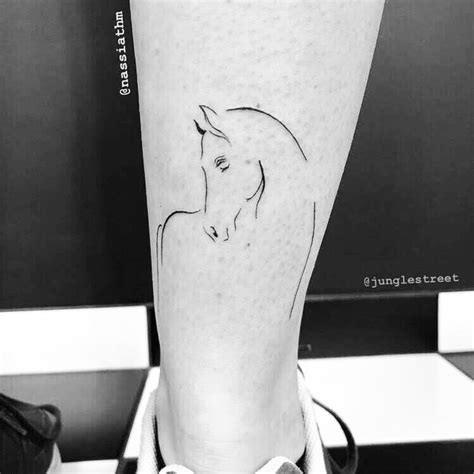 Minimalist horse tattoo | Tatuagem de cavalo, Tatuagens cowgirl, Tatuagem country