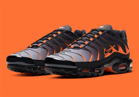 Nike Air Max Plus Black Orange DD7111-002 Release | SneakerNews.com