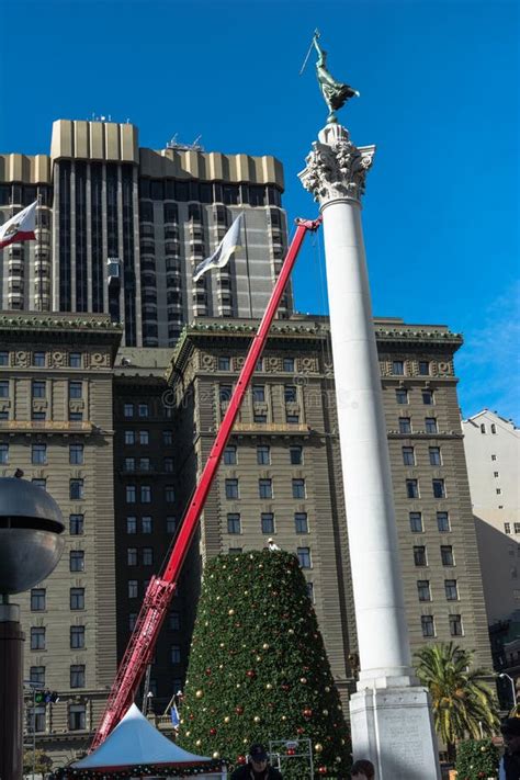 Christmas Tree in the Making at Union Square, San Francisco Editorial ...