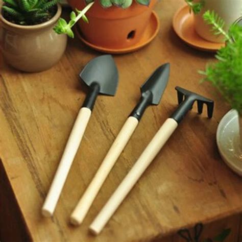 Plant Garden Tools Set with Wooden Handle Gardening Shovel Rake small garden tools set ZQ871363 ...