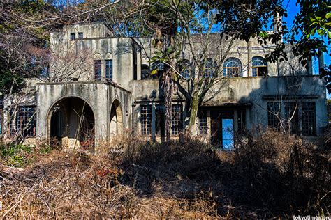 Abandoned Japanese Home Was Once A Grand Mansion, Now Mysteriously ...