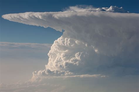 Panduan Cloud Spotter tentang Tanda-tanda Badai Buruk di Langit