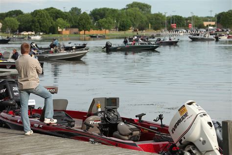 Masters of Walleye Fishing Tournament on Lake Winnebago in Oshkosh, WI. | Fishing tournaments ...