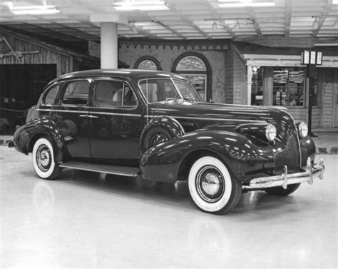 1939 Buick Roadmaster - Information and photos - MOMENTcar