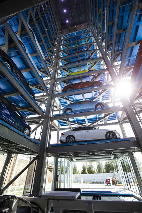 Carvana vending machine unveiled in Las Vegas | Business