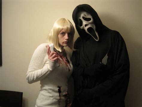 our costume inspiration: Casey Becker and Ghostface from SCREAM | Movie halloween costumes, Cute ...