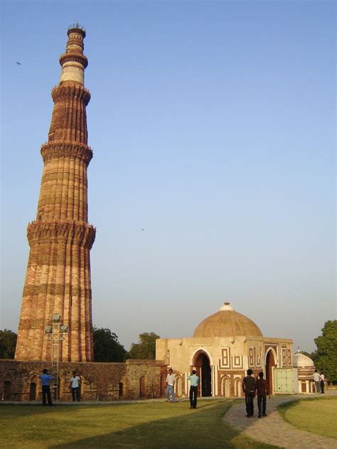 AArShiA: Qutb Minar and Alai Darwaza (Alai Gate)