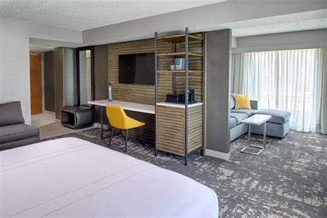 Hotels North Indianapolis in North Side District | Indianapolis ...