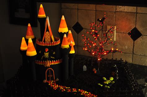 Haunted Castle Halloween Cake with lights | Halloween cakes, Cake ...