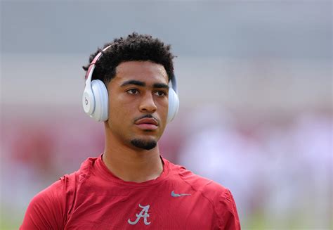 Alabama QB Bryce Young leaves Tide's 49-26 win over Arkansas with shoulder injury - Yahoo Sports