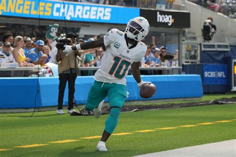 Tyreek Hill sends warning to rest of league after Miami Dolphins beat Los Angeles Chargers ...