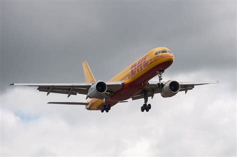 Breaking: DHL Boeing 757 Fuselage Breaks After Landing In San Jose With Hydraulic Issue