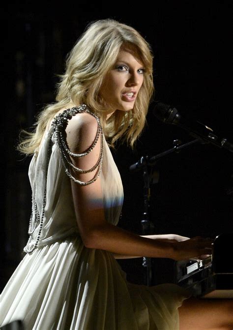 TAYLOR SWIFT Performs at 2014 Grammy Awards in Los Angeles – HawtCelebs