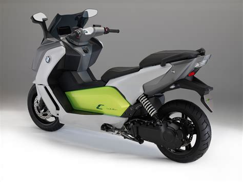 New Pics of the BMW C Evolution E-Scooter, Tech Details Surface ...