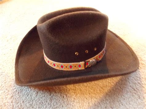 Hat band - I really like the closure for this, too. | Cowboy hat bands, Beaded hat bands, Beaded hat